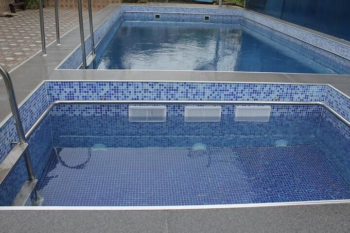 Pools & Facilities