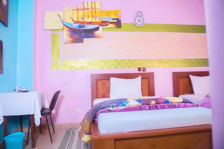 Room 6 of 11