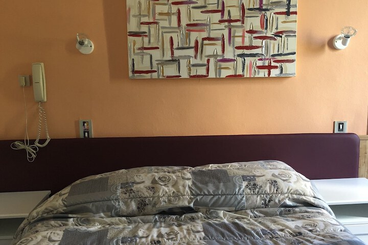 Room 15 of 28