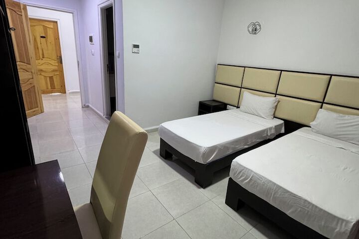 Room 11 of 32