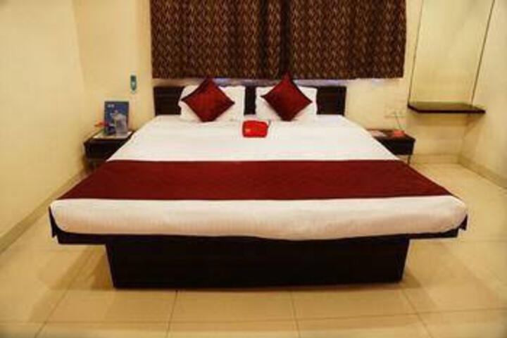 HOTEL CRYSTAL COURT