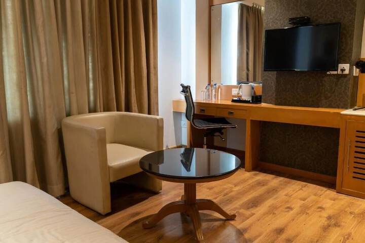 Room 10 of 21