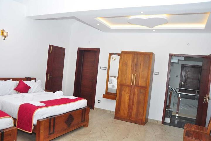 Room 3 of 10
