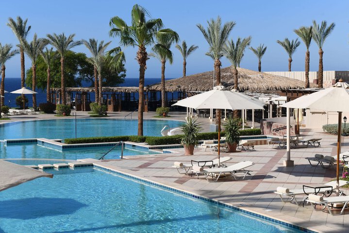 Hotel Pool
