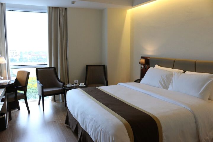 Room 10 of 72