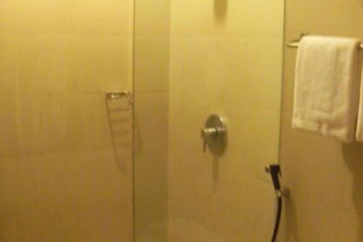 Room 13 of 36