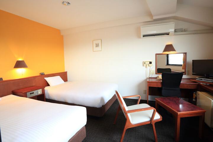 Room 4 of 38