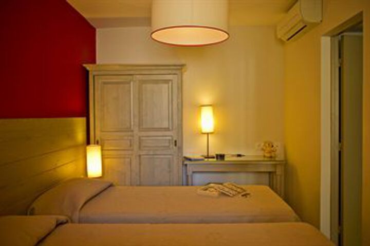Room 8 of 33
