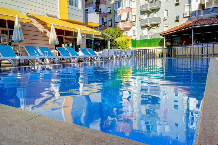 Pools & Facilities