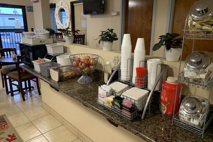 Breakfast/Coffee Service 17 of 25