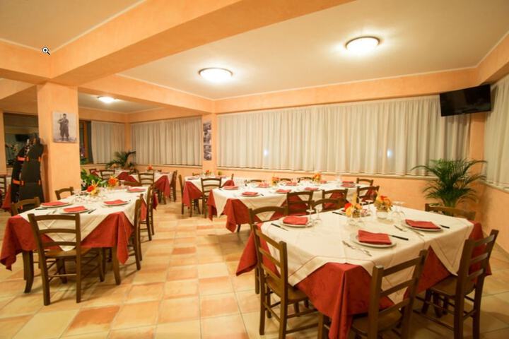 Dining 10 of 22