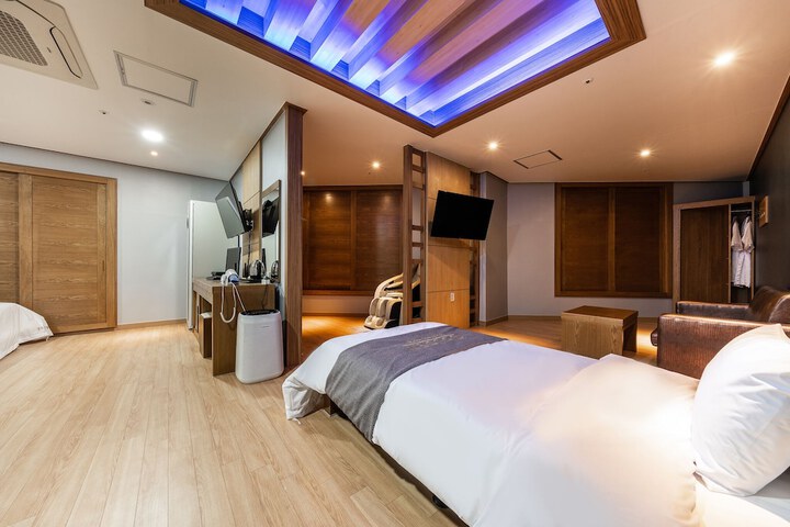 Room 44 of 91
