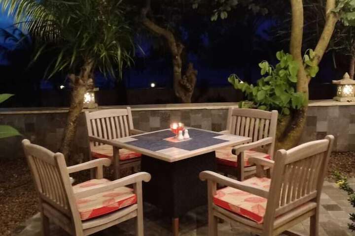 Dining 75 of 90