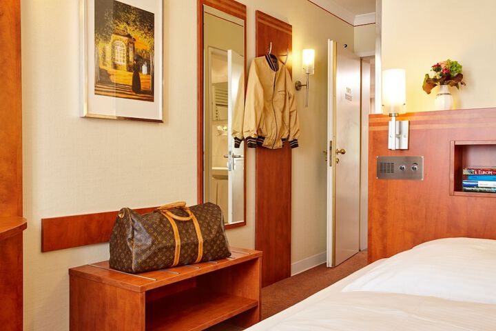Room 19 of 51