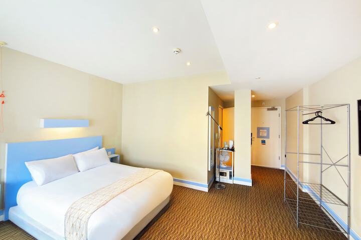 Room 27 of 80