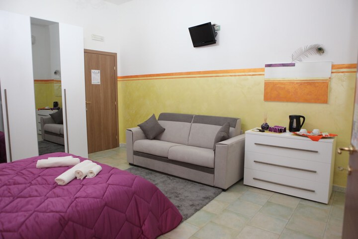 Room 4 of 28
