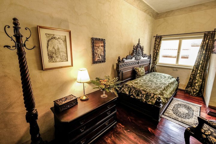 Room 15 of 183