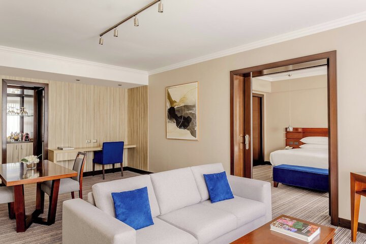Room 18 of 77