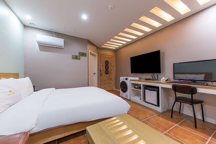 Room 50 of 63