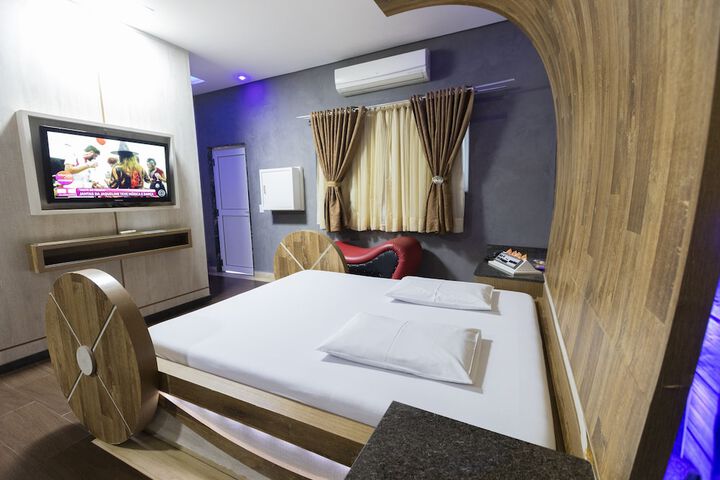 Room 5 of 114