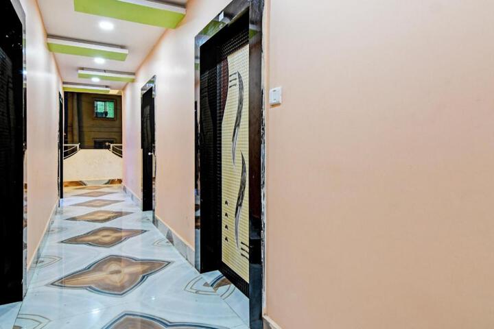 OYO Hotel Raghunath palace
