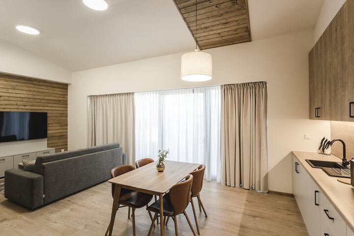 Room 14 of 36
