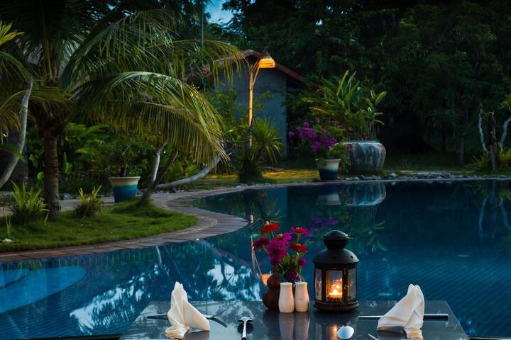 Pool Hotel