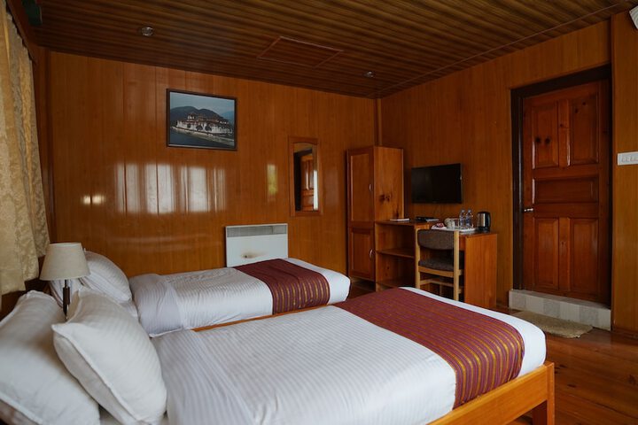 Room 4 of 10