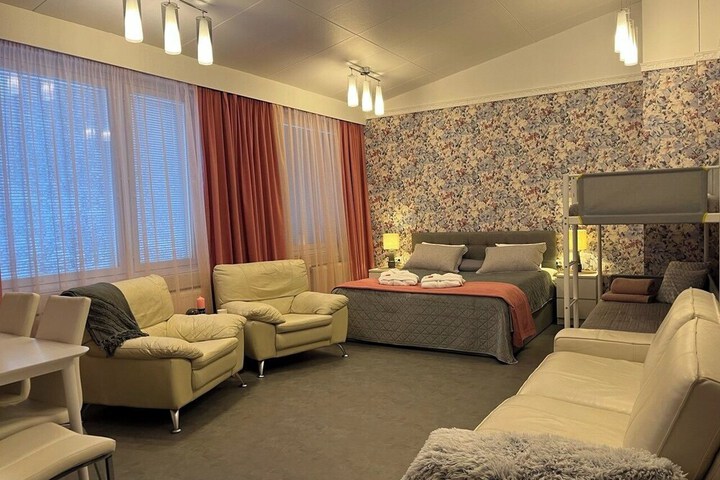 Room 27 of 108