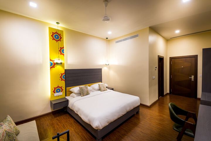 Room 7 of 28