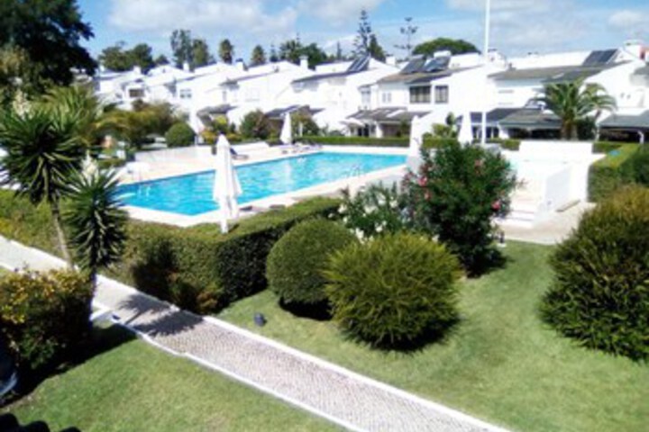 House With 4 Bedrooms in Corroios With Shared Pool, Enclosed Garden and Wifi Near the Beach