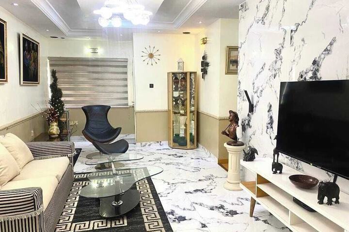 Room 9 of 33