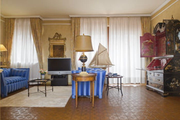 Room 21 of 28