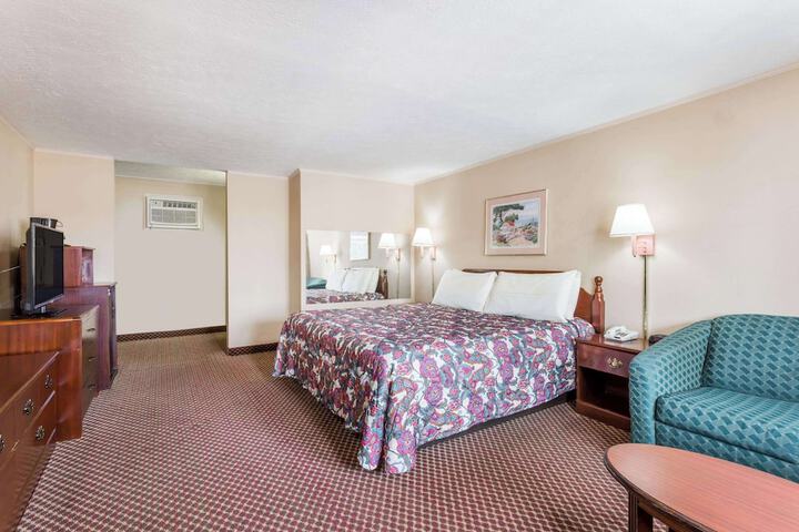 1 King Bed (5 of 6)