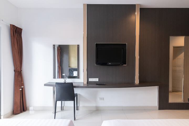 Room 35 of 140