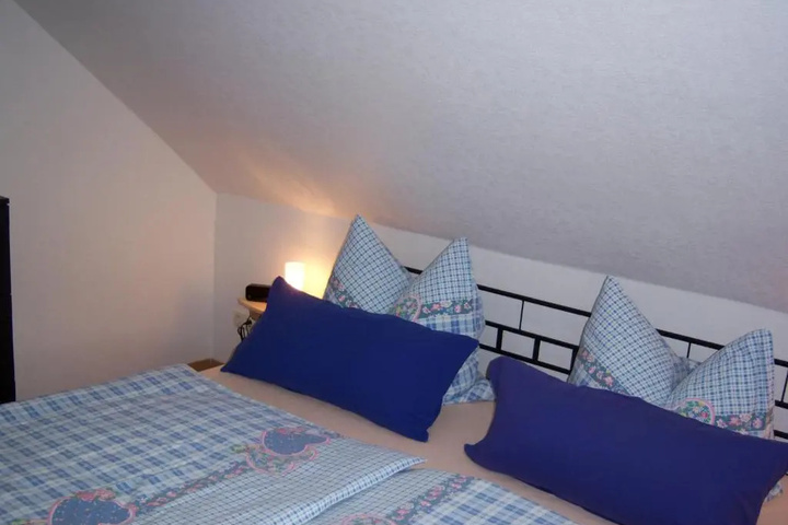Room 3 of 6