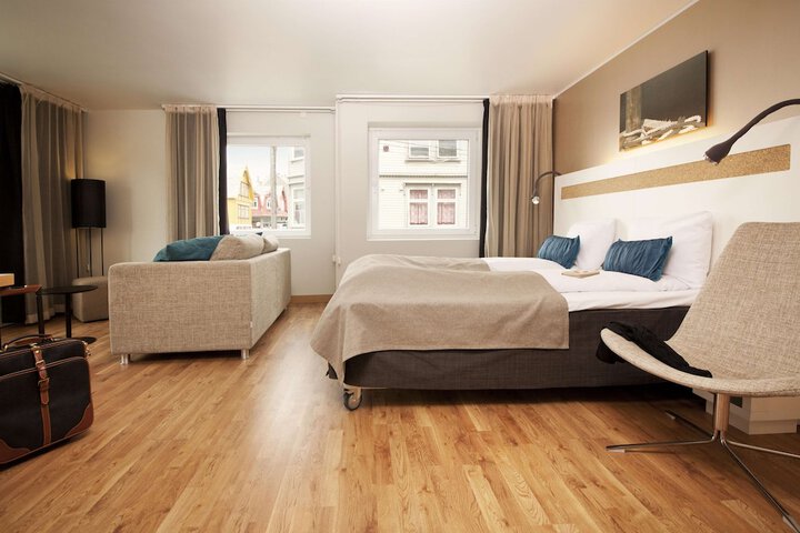 Room 8 of 26