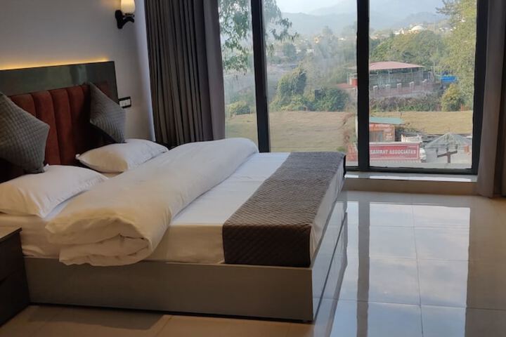 Room 10 of 16