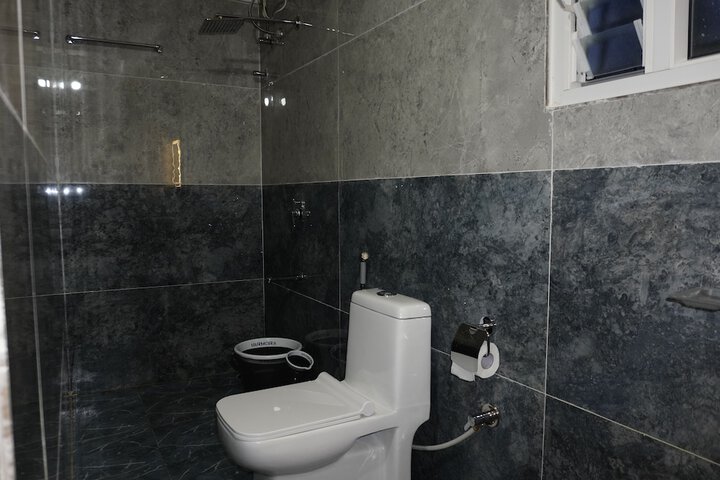 Room 12 of 18