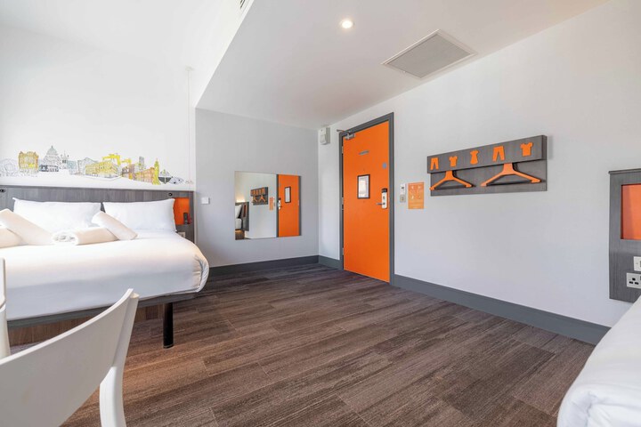 Room 12 of 72