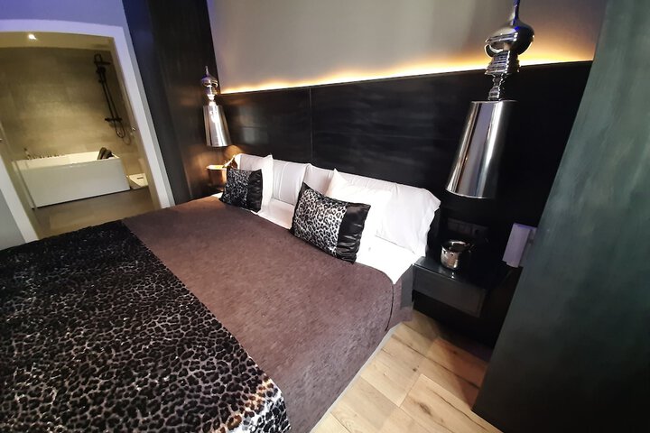 Room 4 of 68