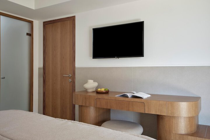 Room 35 of 193