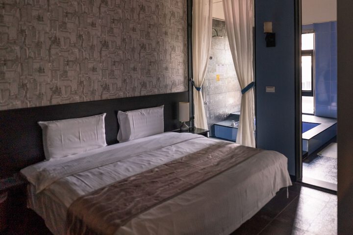 Room 19 of 60