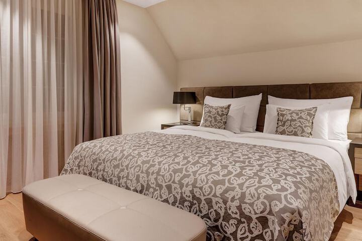 Room 10 of 44