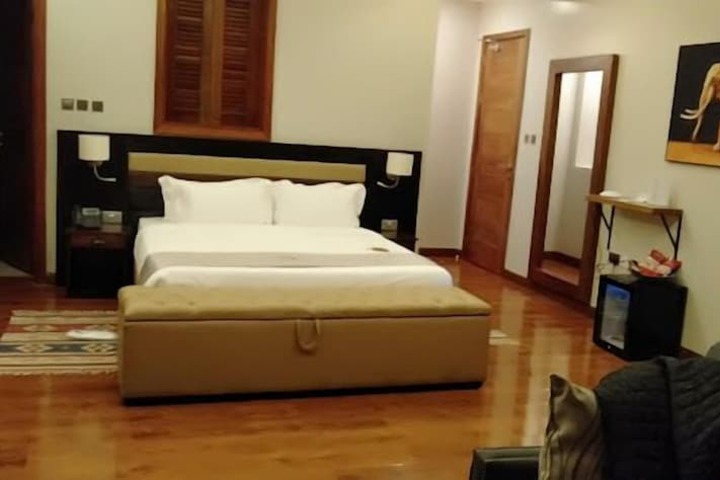 Room 13 of 42