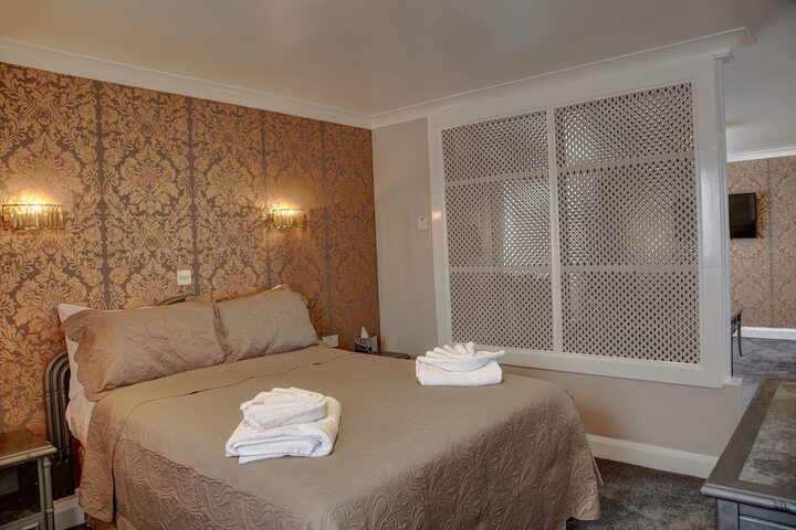 Room 6 of 70