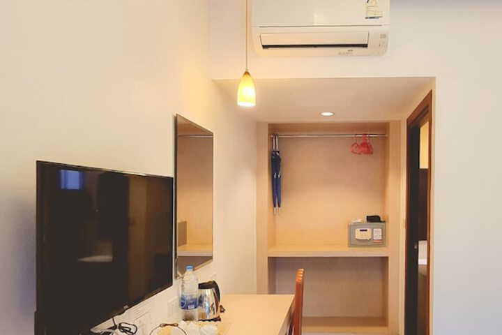 Room 45 of 142
