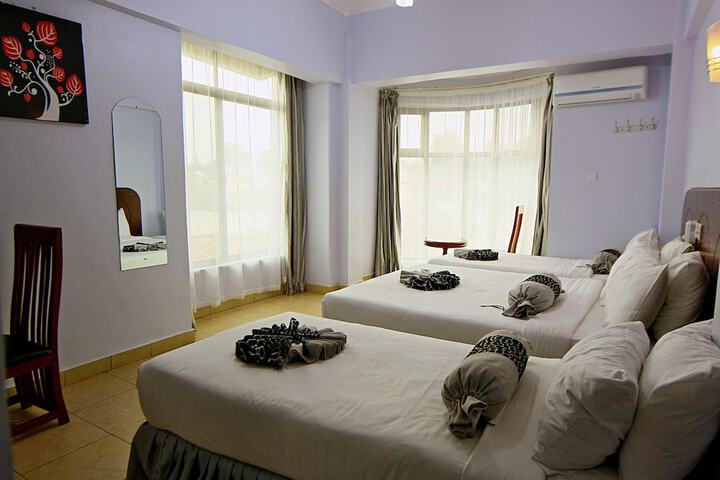 Room 14 of 143
