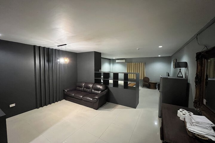 Room 9 of 28