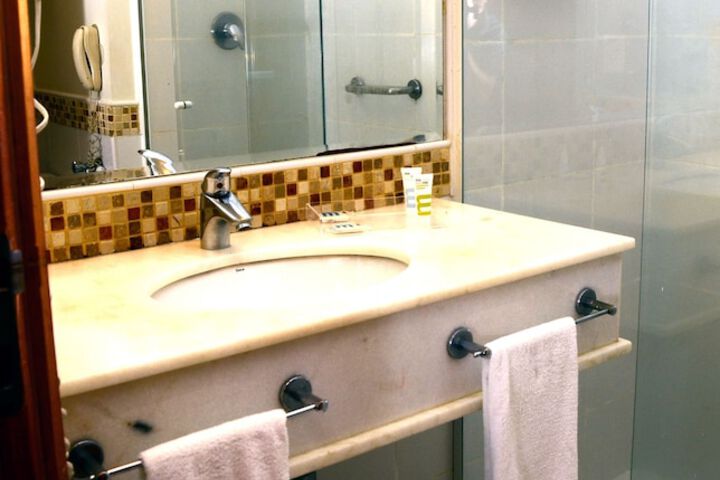 Room 42 of 130